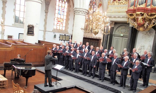 Optreden Dierens Mannenkoor op Kerstmarkt Doesburg